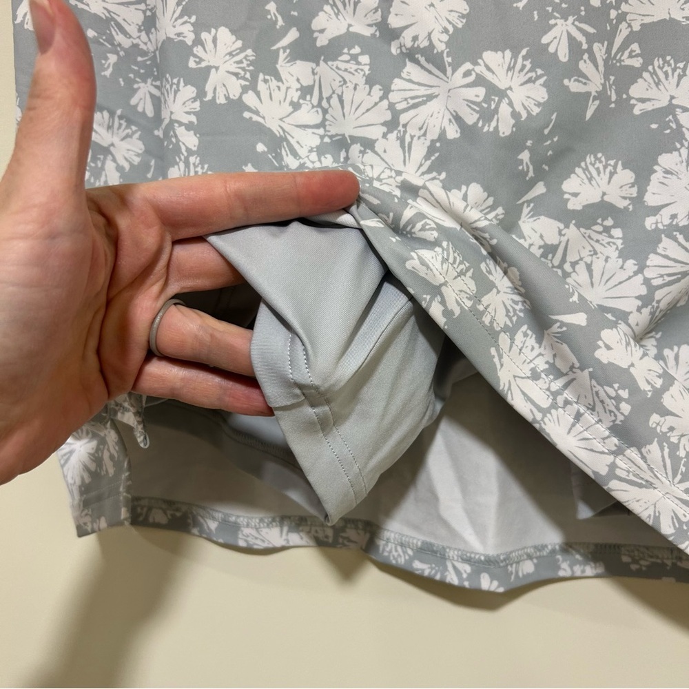 NWOT Peter Millar Womens Gray & White Floral Skort UPF 50+ Size XL - Picture 3 of 7